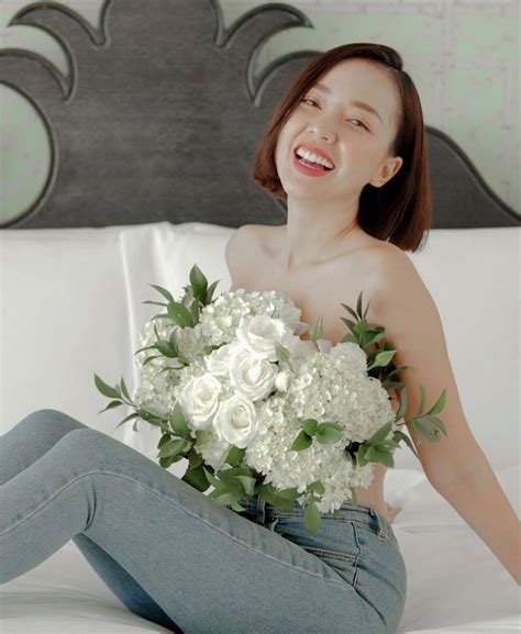 Trào lưu hot girl chụp ảnh phản cảm khiến dân mạng phẫn nộ