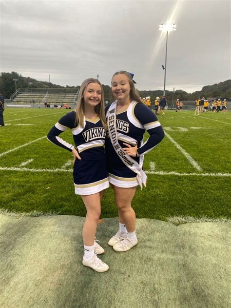 Senior Night Hot Cheerleaders Cute Cheer Pictures Senior Cheer Pictures