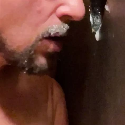 Vidéos porno gay gratuites Ejaculation Au Gloryhole xHamster