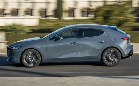Новая Mazda 3 - характеристики, комплектации, фото, видео, обзор