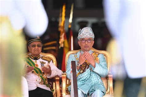 Malaysia enthrones new king after historic abdication | Inquirer News