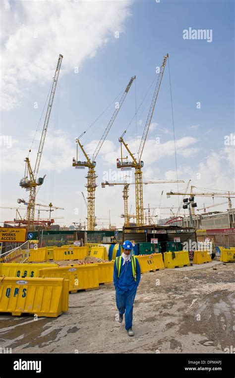 Qatar, Doha, Construction site Stock Photo - Alamy