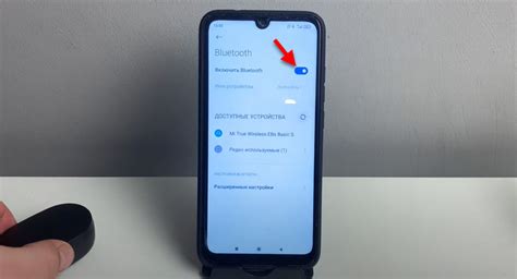 Как подключить беспроводные наушники к телефону?
