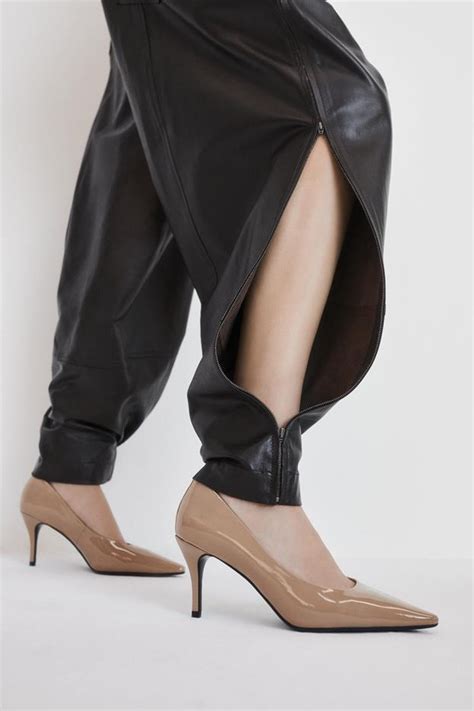 Buty nude na lato ponadczasowy wybór czy chwilowy trend