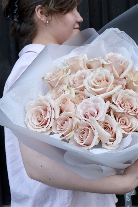 Пудровые розы - купить в СПБ с доставкой в Kraft Flowers