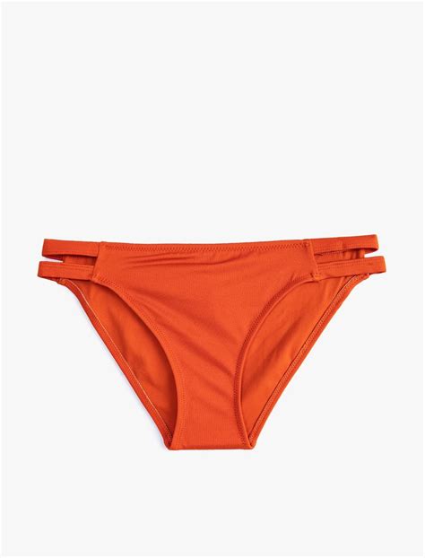 Kırmızı Kadın Bikini Altı Normal Bel Parlak Pencere Detaylı SAK BM Koton