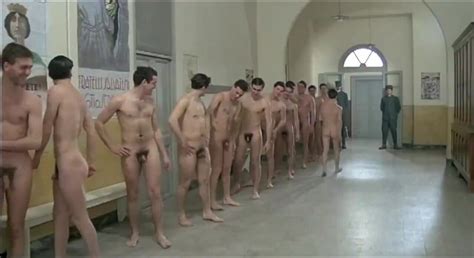 Soldiers line up for naked inspection ThisVid 中文