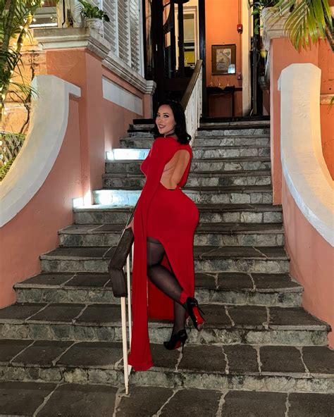 Alexandra Cohen (@yawoesenpai) • Instagram photos and videos