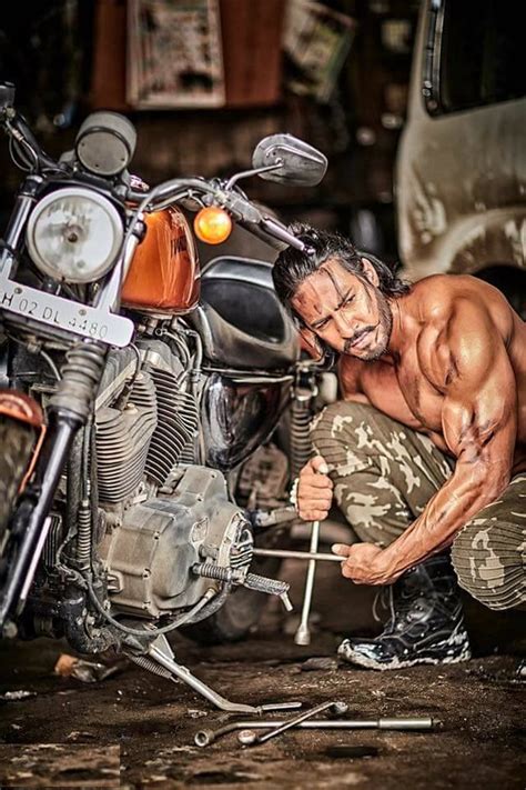 Thakur Anoop Singh Body Hot Pics