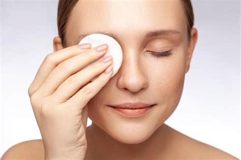 Premium Photo Woman With Closed Eyes Standing Naked Showing Cotton Pads Near Face Wipeoff