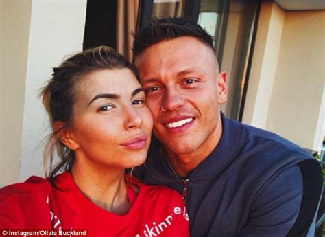 Love Island S Olivia Buckland Oozes Sex Appeal In Bikini Daily Mail Online