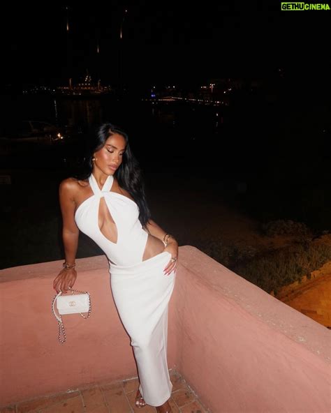 Léana Zaoui Instagram – Change ou pars 😁 @prettylittlething | Gethu Cinema