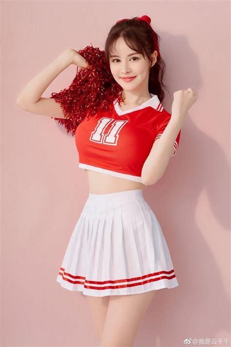 Mỹ nhân giật vai của Địch Lệ Nhiệt Ba trong Ỷ Thiên Đồ Long Ký Nhan sắc như bom sex Hong Kong