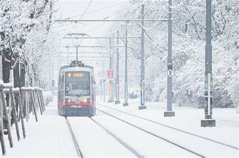 Schnee Wintereinfall sorgt für Störungen bei Wiener Öffiverkehr Wien