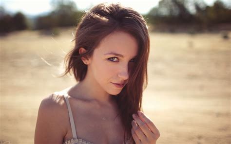 Women Brunette Looking At Viewer Closeup Wallpapers HD Desktop And Mobile Backgrounds