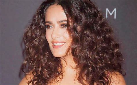 Salma Hayek Lleva El Bikini Turquesa Ideal Para Resaltar El Bronceado Fama