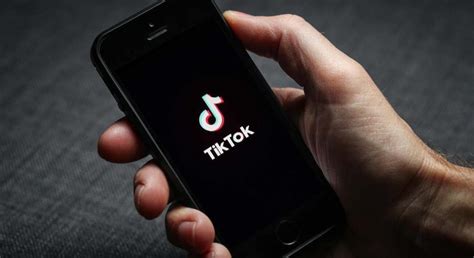 Médicos alertan los peligros del reto viral de TikTok Superman