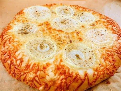 Берем стакан кефира и луковицу и получаем вкуснейшую лепешку на кефире ...
