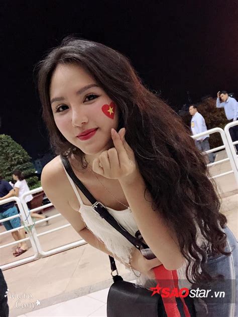 Đặng Ngân và dàn hot girl nóng bỏng trong ngày U23 Việt Nam vô địch