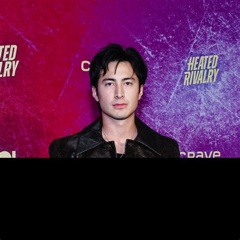 Samantha Mathis: From Late-Night TV Guest to Standing Ovation Performer 6