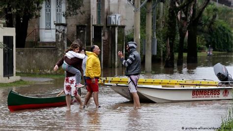 Al Menos Tres Muertos Y 10 000 Evacuados Por Inundaciones En Argentina