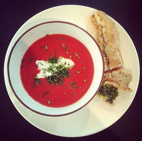 Een balansdag met romige rode bietensoep - Daily Nonsense