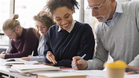 A importância da educação midiática na educação de jovens e adultos