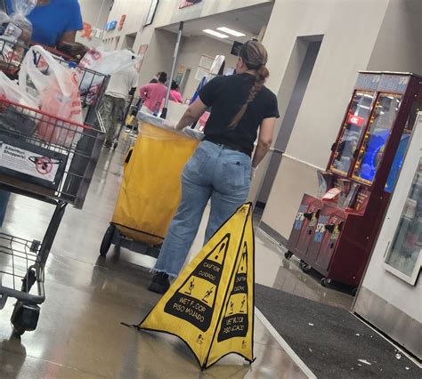 Out In The Wild 36 My Favorite HEB Worker MILF With A Dumpy Tight Jeans Forum