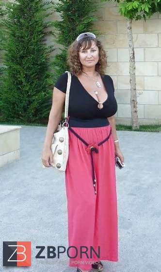 Not Nude Buxom Facebookwomen ZB Porn