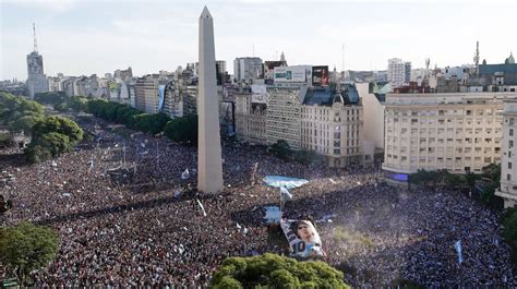 Llegada magistral Así sobrevoló el Obelisco de Buenos Aires avión que