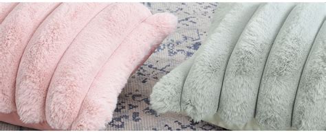 Madizz Plush Faux Fur Throw Pillow Covers 22x22 Inch 55x55 Cm Pink Set