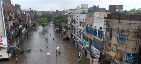 In Pictures Heavy Downpour Causes Streets To Flood In Lahore