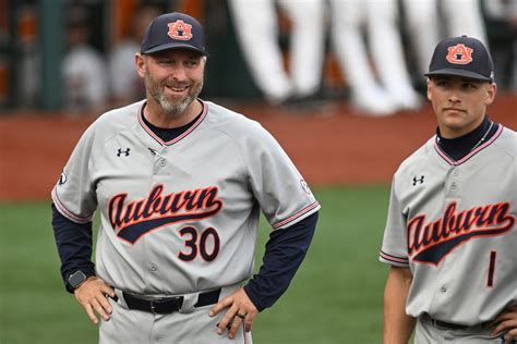 No 5 Seed Auburn Advances In Sec Tournament With A 10 4 Win Vs No 12