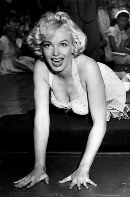 Old Star Celebrity Marilyn Monroe Showing Perfect Nude Ass Porn Pictures XXX Photos Sex Images