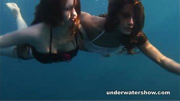 Nastya Y Masha Est N Nadando Desnudas En El Mar Xvideos