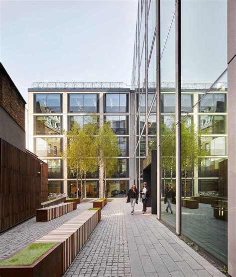 Londoners react to the temporary closure of chancery lane underground station