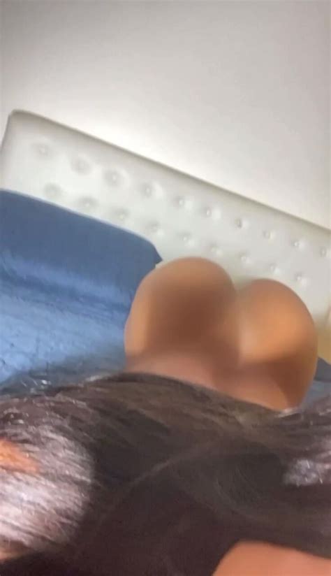 Fitness Girl Showing Her Ass Naked And Masturbating Cnn Amador