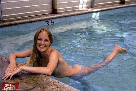 Hairy Porn Several Seventies Wifes Showing XXX Dessert Picture 6