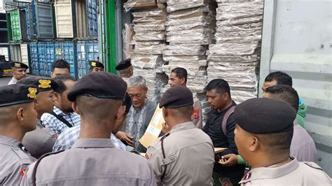 RRI Co Id Distribusi Logistik Pemilu 6 Daerah Di Maluku Dikawal Polisi