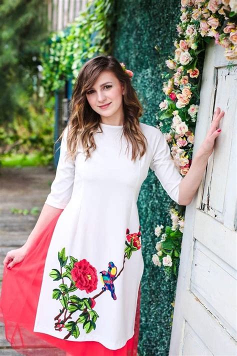 Hot girl DJ mặt xinh như búp bê chụp ảnh với sen đời thường đẹp hết nấc Báo Dân trí