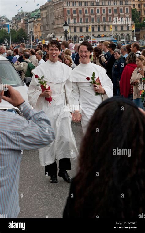 L Homme Gay Deux Hommes S Embrasser Photo Stock Alamy