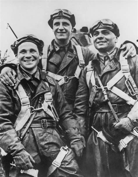 Летчики-истребители 154-го истребительного авиаполка — военное фото