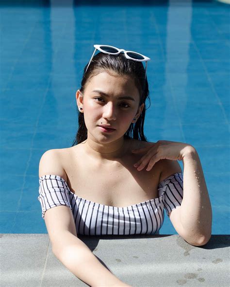 Asian Babes Karen Reyes Sexy Summer Bikini Pics