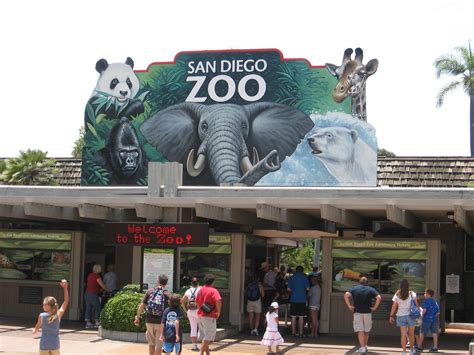 File:San Diego Zoo entrance -10July2007.jpg - Wikimedia Commons