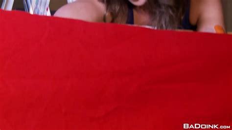 Mia Gold Finger Puppet Mia Milf