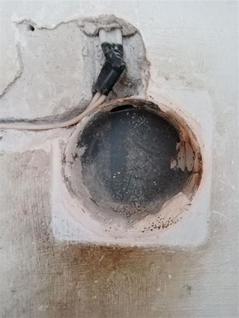 Ответы Mail: Чем можно изолировать провод ? И чем закрыть отверстие ...