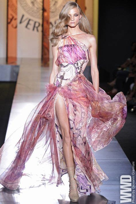 8 Donatella Versace* favorite fashion designer