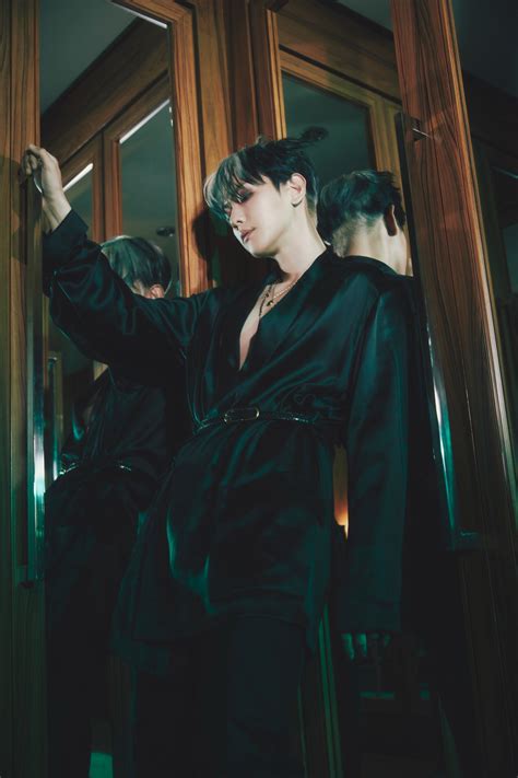 Update: EXO Is Dashing In Sophisticated Comeback Teasers For "Cream