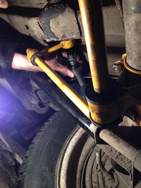 Задний стабилизатор поперечной устойчивости. — Lada 4x4 3D, 1,7 л, 2003 ...