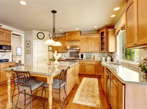 Kitchen Paint Colors With Maple Cabinets (12 Options)